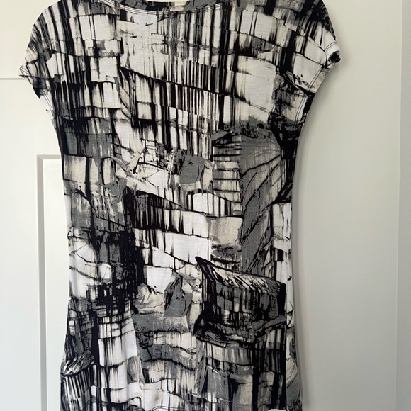 Simply Vera wang top grey white black cream pattern Rutched on one side at top - Picture 5 of 5